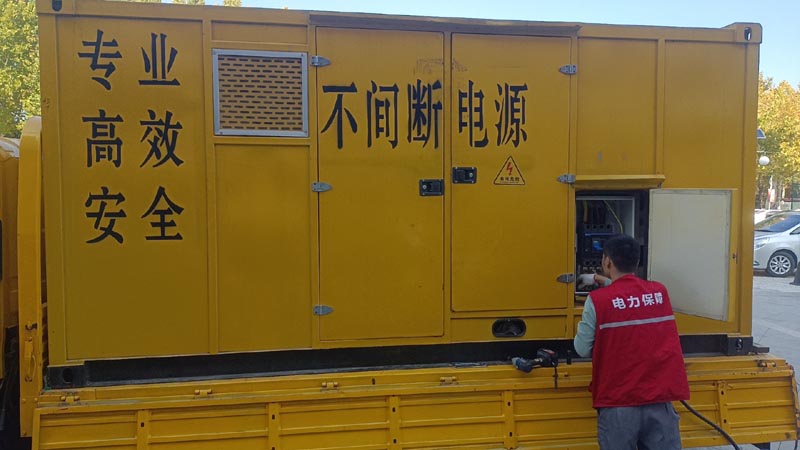 泽库柴油发电机组和UPS电源配合使用时，如何避免切换过程中的电力中断？